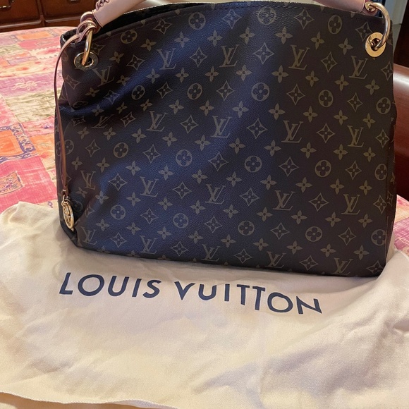 Artsy (Louis Vuitton) - Picture 1 of 3